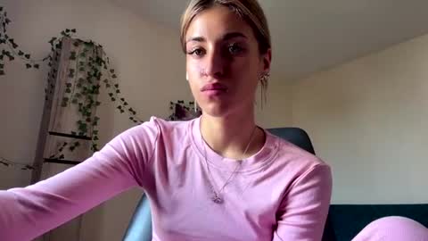 Snapshot of monikaanis chatting on 5, 8, 2026 Rossy online show from 5, 8, 2026