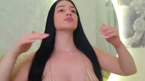 Snapshot of monique_a chatting on 29, 7, 2026 Ask me online show from 29, 7, 2026