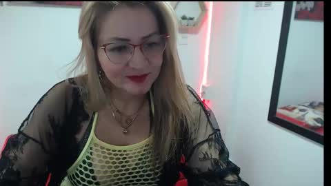 Snapshot of monserrat_diva chatting on 20, 9, 2025 monserrat_diva online show from 20, 9, 2025