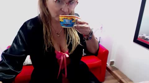 Snapshot of monserrat_diva chatting on 1, 10, 2025 monserrat_diva online show from 1, 10, 2025
