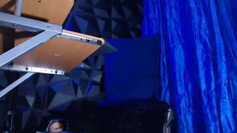 Snapshot of monster_huge_cock chatting on 17, 9, 2025 dorian online show from 17, 9, 2025