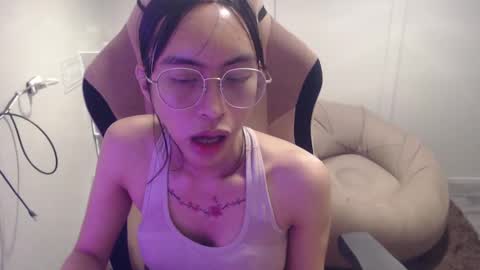 ELYSE A SIMPLE GIRL online show from 26, 1, 2025