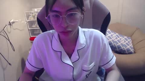 ELYSE A SIMPLE GIRL online show from 29, 1, 2025