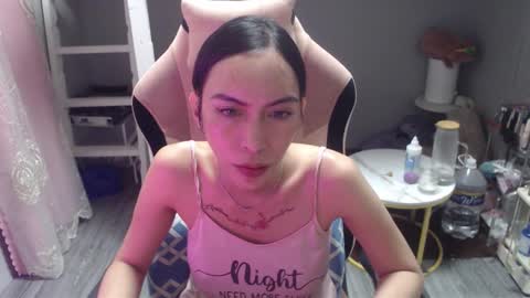 ELYSE A SIMPLE GIRL online show from 28, 10, 2025