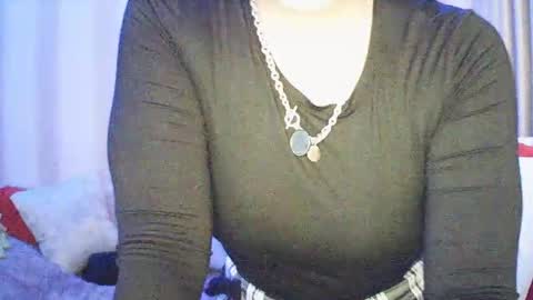 Snapshot of moodiemira chatting on 3, 10, 2025 moodiemira online show from 3, 10, 2025