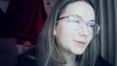 Snapshot of moodiemira chatting on 12, 11, 2025 moodiemira online show from 12, 11, 2025