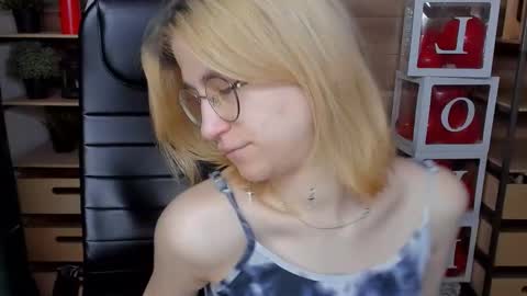 Katrin online show from 9, 3, 2025