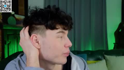 moon_gloww online show from 28, 2, 2026