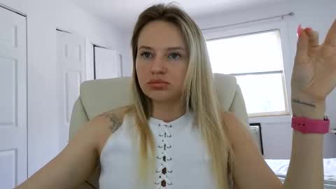 moon_light_girl online show from 9, 6, 2026