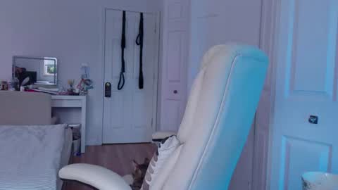 moon_light_girl online show from 18, 6, 2026