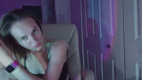 moon_light_girl online show from 6, 7, 2026