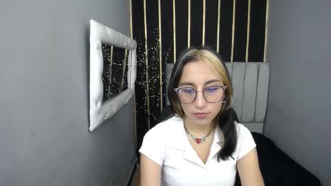 MOON SHUT online show from 4, 3, 2026