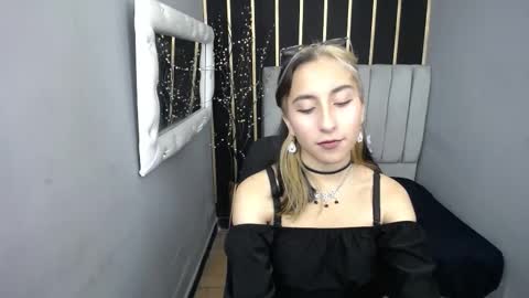 MOON SHUT online show from 5, 3, 2026