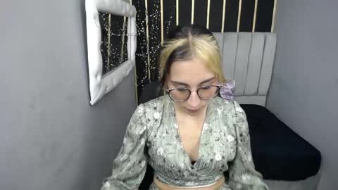 MOON SHUT online show from 12, 3, 2026