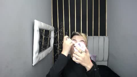 MOON SHUT online show from 16, 3, 2026