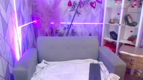 Snapshot of mooncharlotte chatting on 4, 10, 2025 Charlotte online show from 4, 10, 2025