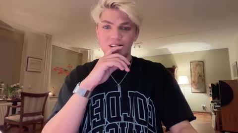 moonflamek online show from 15, 3, 2026