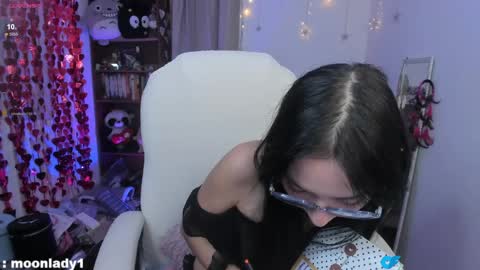 MOON  online show from 5, 5, 2026