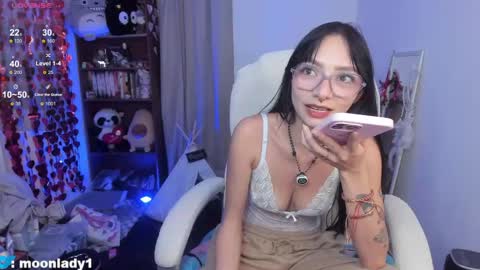 Snapshot of moonlady_ chatting on 30, 5, 2026 MOON online show from 30, 5, 2026