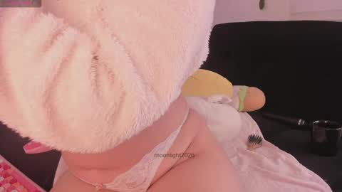 moonliight__ online show from 16, 2, 2026