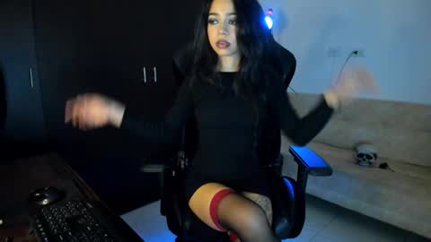 Snapshot of moonmadison chatting on 21, 12, 2025 Madison online show from 21, 12, 2025