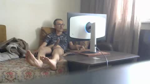 Snapshot of moovurey16 chatting on 25, 10, 2025 Alex online show from 25, 10, 2025