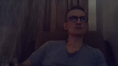 Snapshot of moovurey16 chatting on 6, 11, 2025 Alex online show from 6, 11, 2025