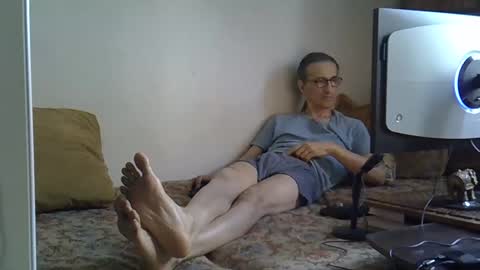 Snapshot of moovurey16 chatting on 22, 12, 2025 Alex online show from 22, 12, 2025