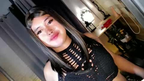 Snapshot of morenaaries12 chatting on 19, 10, 2025 MIA online show from 19, 10, 2025