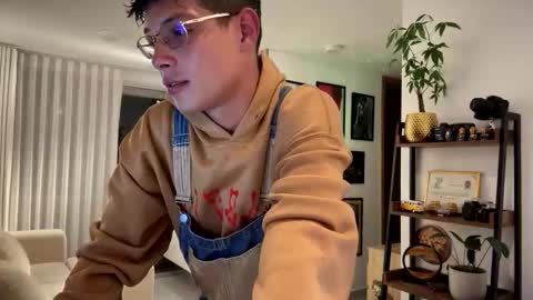   online show from 10, 10, 2025