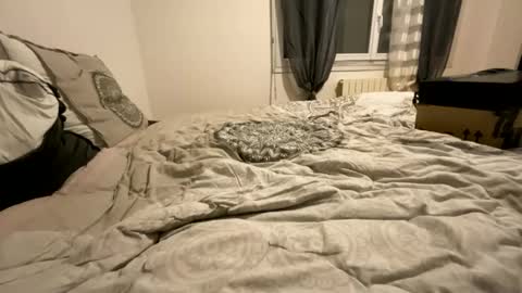 Snapshot of mouillelenos chatting on 18, 12, 2024 CamO online show from 18, 12, 2024