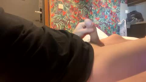 Snapshot of mouillelenos chatting on 18, 12, 2025 CamO online show from 18, 12, 2025