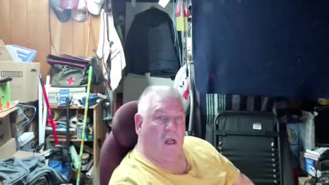 mr_canoe_licker_69 online show from 31, 12, 2024