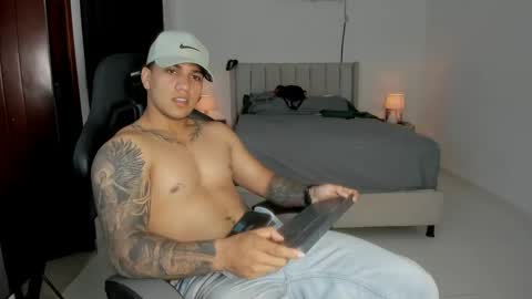 Snapshot of mr_maximo chatting on 15, 5, 2026 mr_maximo online show from 15, 5, 2026