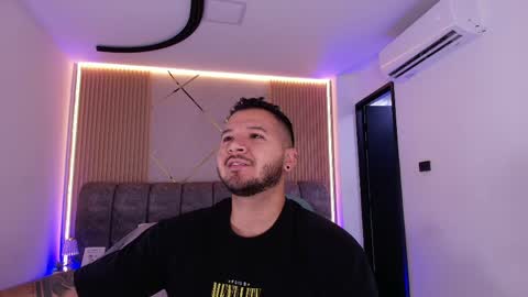 MIKEE online show from 4, 5, 2026
