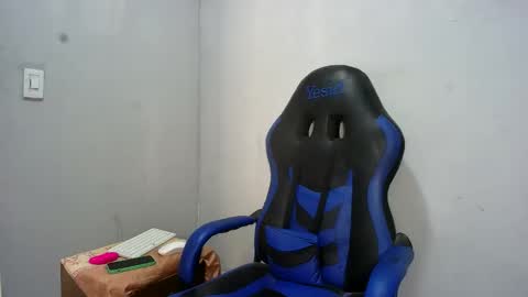 Snapshot of mrandms01 chatting on 9, 4, 2026 mrandms01 online show from 9, 4, 2026