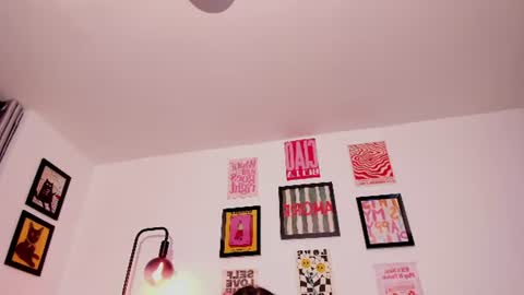 Snapshot of mrbuu_ chatting on 2, 7, 2026 Laura online show from 2, 7, 2026