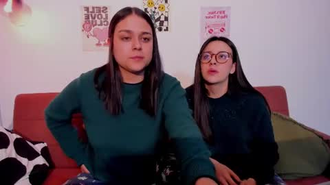 Snapshot of mrbuu_ chatting on 23, 7, 2026 Laura online show from 23, 7, 2026
