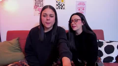Snapshot of mrbuu_ chatting on 31, 7, 2026 Laura online show from 31, 7, 2026