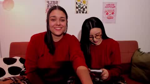 Snapshot of mrbuu_ chatting on 10, 8, 2026 Laura online show from 10, 8, 2026