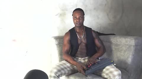 Snapshot of mrbyronstallion chatting on 13, 10, 2025 byron online show from 13, 10, 2025