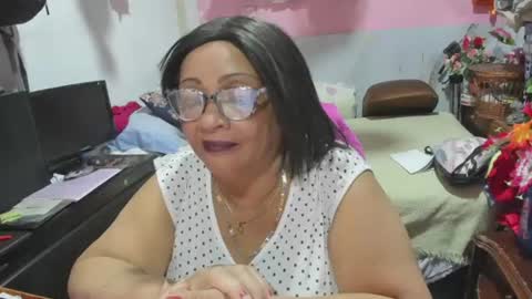 mrs_mommy online show from 4, 8, 2026