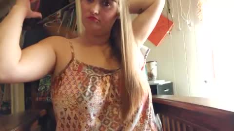 Snapshot of mrsluna19 chatting on 15, 10, 2025 MrsLuna19 online show from 15, 10, 2025