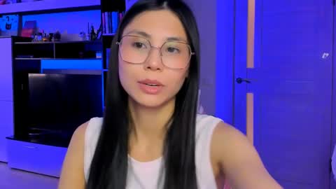 ms_emily_ online show from 13, 5, 2026