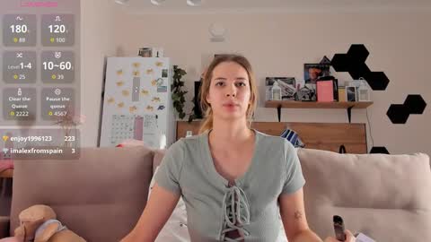 Snapshot of ms_foryou chatting on 17, 11, 2025 Ms ForYOU online show from 17, 11, 2025