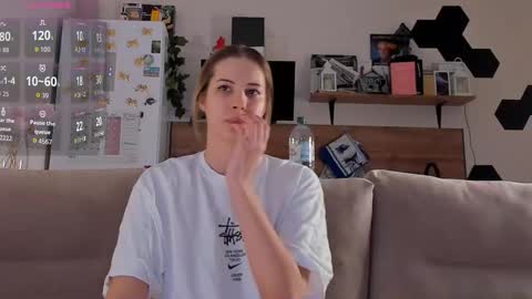 Snapshot of ms_foryou chatting on 21, 11, 2025 Ms ForYOU online show from 21, 11, 2025