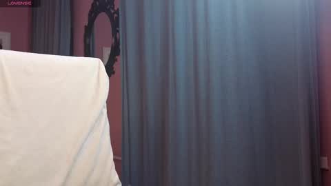 Lina  Help me to reach 100 thumbs up  online show from 30, 10, 2025