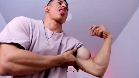 Muscle Man online show from 12, 11, 2025