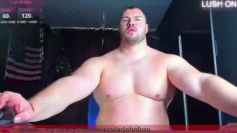 Snapshot of muscularjohnforu chatting on 31, 1, 2025 click icon for peach online show from 31, 1, 2025