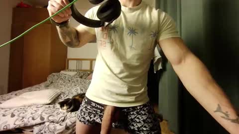 Snapshot of muslejoker chatting on 11, 11, 2025 musle joker online show from 11, 11, 2025